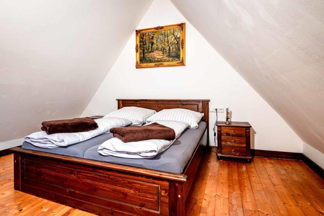 Geyer-Schloss Reinsbronn Creglingen Buitenkant foto